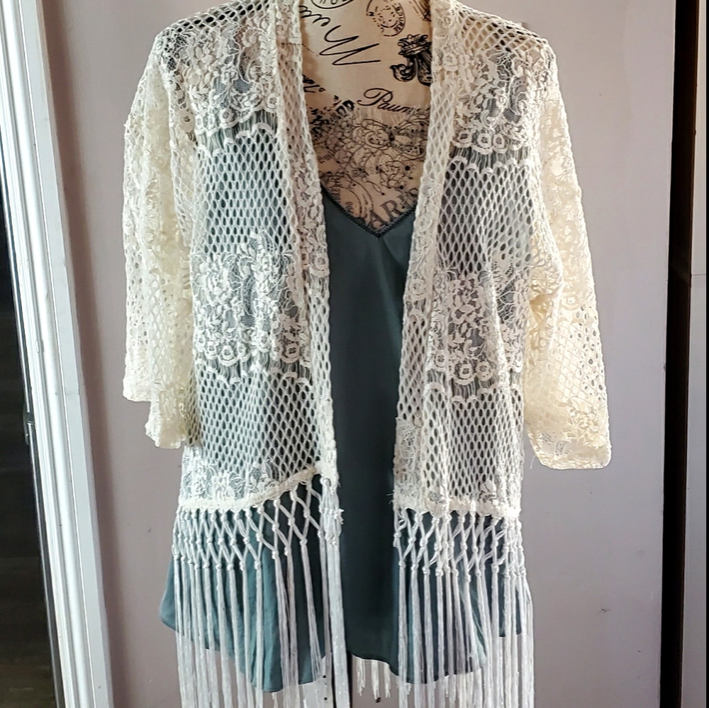 Creme kimono new without tag size M
